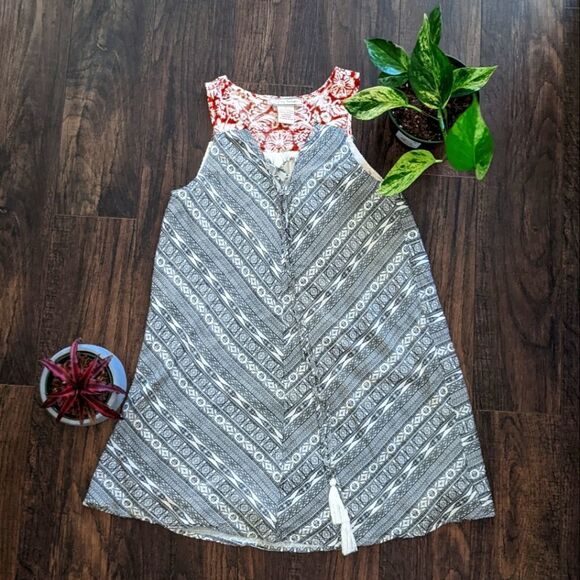 5$ Item! Flying Tomato S Red, Black and White Patterned V-Neck Lace Up Tunic - Picture 1 of 7